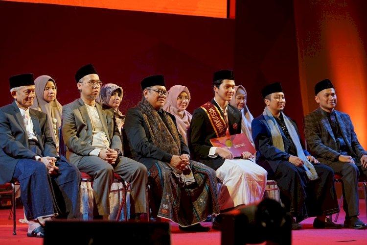 Ratusan  Santri Ikuti Wisuda Tahfidz Nasional Daarul Qur'an 2026 di Kota Tangerang
