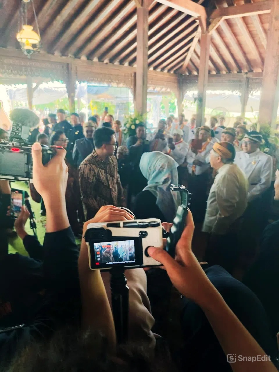 REPORTASE KHUSUS: Merawat Ikatan Sejarah dalam Sakralitas Prosesi Abon-Abon Keraton Surakarta di Bumi Kadilangu