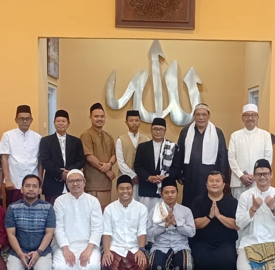 Satu Mimbar Idul Adha: Ketegasan Orasi sang Ayah dan Kemerduan Suara sang Anak
